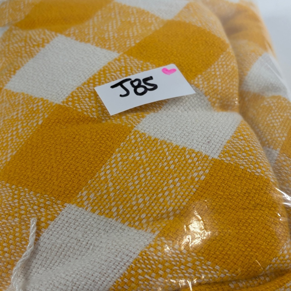 Vintage tablecloth with fringe 1970s yellow and white gingham 52 inch diameter - Picture 6 of 6
